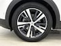 Peugeot 3008 SUV Allure 1.6 165pk Automaat | Lage kilometerstand! | 1550 kg Trekgewicht | Navigatie | Achteruitrijcamera | Climate Control | Cruise Control | Parkeersensoren v+a | Elektrisch inklapbare spiegels | Armsteun | Apple Carplay / Android Auto | Bluetooth | Donker getint glas | Trekhaak | 18" lichtmetalen velgen |