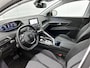 Peugeot 3008 SUV Allure 1.6 165pk Automaat | Lage kilometerstand! | 1550 kg Trekgewicht | Navigatie | Achteruitrijcamera | Climate Control | Cruise Control | Parkeersensoren v+a | Elektrisch inklapbare spiegels | Armsteun | Apple Carplay / Android Auto | Bluetooth | Donker getint glas | Trekhaak | 18" lichtmetalen velgen |