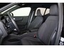 Volvo XC40 Recharge Plus 70 kWh - IntelliSafe Assist & Surround - Parkeercamera achter - Verwarmde voorstoelen & stuur - Parkeersensoren voor & achter - Draadloze tel. lader - Extra getint glas - 19' LMV
