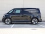 Volkswagen ID. Buzz Cargo Bulli Limited Edition Elektromotor 250 kW (340 pk) | 4x4 | 360 camera | Navi | Elek. bedien. Achterklep | Wegkl. Trekhaak | Comfort stoelen | Led Matrix | Schuifdeur links en rechts