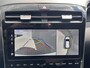 Hyundai Tucson 1.6 T-GDI PHEV Premium 4WD / Dealer onderhouden / Accu SoH 100 %/ 1.350 kg trekgewicht / Leder / Navigatie / Electr. stoelen & klep / Stoelventilatie / Stuur-, stoel- & achterbankverwarming / 19" LM wielen /