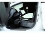 Volvo XC40 B4 Plus Dark | Trekhaak Semi-elektrisch | Adaptieve Cruise Control | Pilot Assist | Google Infotainment | Verwarmbare voorstoelen | Verwarmbaar stuurwiel | Blind Spot Information System | Verwarmbare voorruit | Parkeercamera | Parkeersensoren voor + achter |