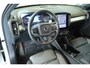 Volvo XC40 B4 Plus Dark | Trekhaak Semi-elektrisch | Adaptieve Cruise Control | Pilot Assist | Google Infotainment | Verwarmbare voorstoelen | Verwarmbaar stuurwiel | Blind Spot Information System | Verwarmbare voorruit | Parkeercamera | Parkeersensoren voor + achter |