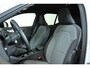Volvo XC40 B4 Plus Dark | Trekhaak Semi-elektrisch | Adaptieve Cruise Control | Pilot Assist | Google Infotainment | Verwarmbare voorstoelen | Verwarmbaar stuurwiel | Blind Spot Information System | Verwarmbare voorruit | Parkeercamera | Parkeersensoren voor + achter |