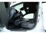 Volvo XC40 B4 Plus Dark | Trekhaak Semi-elektrisch | Adaptieve Cruise Control | Pilot Assist | Google Infotainment | Verwarmbare voorstoelen | Verwarmbaar stuurwiel | Blind Spot Information System | Verwarmbare voorruit | Parkeercamera | Parkeersensoren voor + achter |