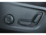 Volvo XC40 B4 Plus Dark | Trekhaak Semi-elektrisch | Adaptieve Cruise Control | Pilot Assist | Google Infotainment | Verwarmbare voorstoelen | Verwarmbaar stuurwiel | Blind Spot Information System | Verwarmbare voorruit | Parkeercamera | Parkeersensoren voor + achter |