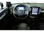 Volvo XC40 B4 Plus Dark | Trekhaak Semi-elektrisch | Adaptieve Cruise Control | Pilot Assist | Google Infotainment | Verwarmbare voorstoelen | Verwarmbaar stuurwiel | Blind Spot Information System | Verwarmbare voorruit | Parkeercamera | Parkeersensoren voor + achter |