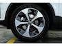 Volvo XC40 B4 Plus Dark | Trekhaak Semi-elektrisch | Adaptieve Cruise Control | Pilot Assist | Google Infotainment | Verwarmbare voorstoelen | Verwarmbaar stuurwiel | Blind Spot Information System | Verwarmbare voorruit | Parkeercamera | Parkeersensoren voor + achter |