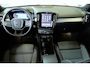 Volvo XC40 B4 Plus Dark | Trekhaak Semi-elektrisch | Adaptieve Cruise Control | Pilot Assist | Google Infotainment | Verwarmbare voorstoelen | Verwarmbaar stuurwiel | Blind Spot Information System | Verwarmbare voorruit | Parkeercamera | Parkeersensoren voor + achter |