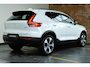 Volvo XC40 B4 Plus Dark | Trekhaak Semi-elektrisch | Adaptieve Cruise Control | Pilot Assist | Google Infotainment | Verwarmbare voorstoelen | Verwarmbaar stuurwiel | Blind Spot Information System | Verwarmbare voorruit | Parkeercamera | Parkeersensoren voor + achter |