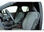 Volvo XC40 B4 Plus Dark | Trekhaak Semi-elektrisch | Adaptieve Cruise Control | Pilot Assist | Google Infotainment | Verwarmbare voorstoelen | Verwarmbaar stuurwiel | Blind Spot Information System | Verwarmbare voorruit | Parkeercamera | Parkeersensoren voor + achter |