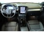 Volvo XC40 B4 Plus Dark | Trekhaak Semi-elektrisch | Adaptieve Cruise Control | Pilot Assist | Google Infotainment | Verwarmbare voorstoelen | Verwarmbaar stuurwiel | Blind Spot Information System | Verwarmbare voorruit | Parkeercamera | Parkeersensoren voor + achter |