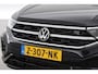 Volkswagen T-Roc 1.5 TSI R-Line | Rijklaar!! | Pano | IQ Lights | Camera | Adapt. Cruise | Trekhaak | Stoelverw. | Apple CarPlay | 17''