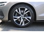 Volvo V60 B3 164PK Automaat Momentum Advantage | Adapt. Cruise | PDC + Camera | BLIS | AppleCarplay | Extra getint glas |