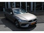 Volvo V60 B3 164PK Automaat Momentum Advantage | Adapt. Cruise | PDC + Camera | BLIS | AppleCarplay | Extra getint glas |