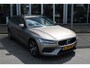 Volvo V60 B3 164PK Automaat Momentum Advantage | Adapt. Cruise | PDC + Camera | BLIS | AppleCarplay | Extra getint glas |