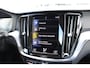 Volvo V60 B3 164PK Automaat Momentum Advantage | Adapt. Cruise | PDC + Camera | BLIS | AppleCarplay | Extra getint glas |