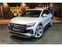 Audi Q4 Sportback e-tron 40 S Black edition 77 kWh Sportstoelen Mono Pur Leder ruit met rood stiksel, ACC, Camera, Keyless, Sonos sound system, Spiegel/ Ambiente/ Veiligheids/ Smartphone/ Navi plus/ interieur/ Hulp/ Exterieur/ DynamicaComfortAirco, Sport design pakket, Lmv 21''