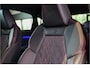 Audi Q4 Sportback e-tron 40 S Black edition 77 kWh Sportstoelen Mono Pur Leder ruit met rood stiksel, ACC, Camera, Keyless, Sonos sound system, Spiegel/ Ambiente/ Veiligheids/ Smartphone/ Navi plus/ interieur/ Hulp/ Exterieur/ DynamicaComfortAirco, Sport design pakket, Lmv 21''