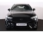 Volvo XC60 T8 Recharge AWD Ultra Black Edition - Panorama/schuifdak - IntelliSafe Assist & Surround - Harman/Kardon audio - Adaptieve LED koplampen - Parkeercamera achter - Verwarmde voorstoelen, stuur & achterbank - Parkeersensoren voor & achter - Elektr. bedienb. voorstoelen met geheugen - Head up display - Draadloze tel. lader - Extra getint glas - Inklapbare trekhaak - 21' LMV