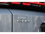 Toyota C-HR / C-HR+ First Edition 77 kWh Automaat 224pk | Lichtmetalen velgen multi-spaaks 20" | Voorstoelen verwarmd | Achteruitrijcamera |