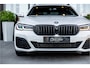 BMW 5-Serie Touring 530i xDrive Business Edition Plus - Origineel NL | M Sport | Panorama | Memory | Stuurverwarming