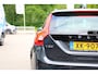 Volvo V60 1.5 T3 Polar+ | NL-AUTO! | 1E EIGENAAR! | CRUISE | STOEL + STUURVERWARMING | PARK SENS V+A | ELEKTR. KOFFERBAK | CLIMA | NAVI