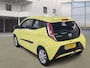 Toyota Aygo 1.0 VVT-i x-Joy, Camera! Clima! Half Leder! Trekhaak! VAN/VOOR Weken!