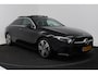 Mercedes-Benz A-klasse 180 Business Solution (PANORAMADAK, SFEERVERLICHTING, CAMERA, STOELVERWARMING, LEDER)
