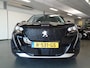 Peugeot e-2008 EV Active Pack 50 kWh 136pk, SOH, 92%, Apple Carplay, Clima controle, Cruise controle, Elek ramen V/A, Pdc achter, Xenon verlichting, Lm velgen 16'', Nederlandse auto, Uniek 39.000km!! Bovag afleverpakket 695,-