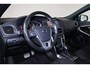 Volvo V40 T3 Polar Plus Sport - Panoramadak - Harman/Kardon audio - Parkeercamera achter - Verwarmde voorstoelen - Parkeersensoren voor & achter - Schakelpaddles aan stuur - Volvo On Call - Cruise Control - Navigatie - Standkachel - Extra getint glas - 17' LMV