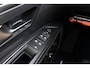 Peugeot 5008 1.6 PureTech Blue Lease Premium Automaat | Navigatie | Trekhaak | Draadloze telfoonlader | Camera | Keyless | Half lederen bekleding
