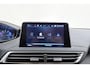 Peugeot 5008 1.6 PureTech Blue Lease Premium Automaat | Navigatie | Trekhaak | Draadloze telfoonlader | Camera | Keyless | Half lederen bekleding