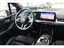 BMW 2-Serie Active Tourer (u06) 230e 326PK XDRIVE M-SPORT Panodak | Sfeerverlichting | Harman Kardon | Head Up | Live Cockpit | Driving assistent Plus | Camera |