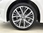 Toyota Yaris 1.5 Hybrid 130 Executive | BTW voertuig | Dodehoek detectie | Stoel+stuurverwarming | Parkeersensoren voor+achter | Draadloze telefoonlader | Navigatie | Apple CarPlay/Android Auto | Cruise Control Adaptive |