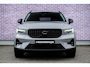 Volvo XC40 2.0 B4 Plus Dark | Trekhaak | Black Pack | Panorama dak | Running Boards | Power Seats | Stoel & Stuurverwarming | Harman / Kardon | Dakspoiler |