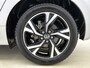 Toyota Yaris 1.5 Hybrid 115 Dynamic Comfort Pack | BTW voertuig | Stoel+stuurverwarming | Dodehoek detectie | Parkeersensoren voor+achter | Climate Control | Cruise Control Adaptive | Achteruitrijcamera | Apple CarPlay/Android Auto |