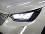 Peugeot e-2008 EV Allure 50 kWh 136PK | 1ste eigenaar | AppleCarPlay/AndroidAuto | Climate Control | Cruise Control | Keyless | FULL LED | LMV | Parkeersensoren | Privacy Glass | Isofix | Trekhaak |