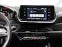 Peugeot e-2008 EV Allure 50 kWh 136PK | 1ste eigenaar | AppleCarPlay/AndroidAuto | Climate Control | Cruise Control | Keyless | FULL LED | LMV | Parkeersensoren | Privacy Glass | Isofix | Trekhaak |