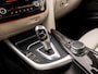 BMW 3-Serie 318i M Sport Automaat (GROOT NAVI, DEALER ONDERHOUDEN, M PAKKET, VIRTUAL COCKPIT, SPORTSTOELEN, STOELVERWARMING, CAMERA, LEDER, GETINT GLAS, NIEUWSTAAT)