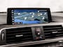 BMW 3-Serie 318i M Sport Automaat (GROOT NAVI, DEALER ONDERHOUDEN, M PAKKET, VIRTUAL COCKPIT, SPORTSTOELEN, STOELVERWARMING, CAMERA, LEDER, GETINT GLAS, NIEUWSTAAT)