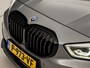 BMW 1-Serie 118i M Sport Automaat (PANORAMADAK, M PAKKET, APPLE CARPLAY, GROOT NAVI, CAMERA, SPORTSTOELEN, SPOILER, GETINT GLAS, SFEERVERLICHTING, NIEUWSTAAT)