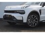 Lynk & Co 01 276PK Automaat Core / Adaptieve cruise control / Stoel - en stuurwielverarming / Parkeersensoren met camera / Apple carplay / Trekhaak / Metallic lak / 19" lichtmetalen velgen