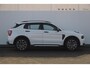 Lynk & Co 01 276PK Automaat Core / Adaptieve cruise control / Stoel - en stuurwielverarming / Parkeersensoren met camera / Apple carplay / Trekhaak / Metallic lak / 19" lichtmetalen velgen