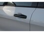 Lynk & Co 01 276PK Automaat Core / Adaptieve cruise control / Stoel - en stuurwielverarming / Parkeersensoren met camera / Apple carplay / Trekhaak / Metallic lak / 19" lichtmetalen velgen