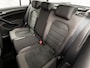 Volkswagen Golf 1.0 TSI Sportline (APPLE CARPLAY, GROOT NAVI, ALCANTARA, DYNAMISCHE KNIPPERLICHTEN, SPORTSTOELEN, STOELVERWARMING, ADAPTIVE CRUISE, PARKEERSENSOREN, NIEUWSTAAT)