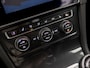 Volkswagen Golf 1.0 TSI Sportline (APPLE CARPLAY, GROOT NAVI, ALCANTARA, DYNAMISCHE KNIPPERLICHTEN, SPORTSTOELEN, STOELVERWARMING, ADAPTIVE CRUISE, PARKEERSENSOREN, NIEUWSTAAT)