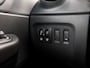 Renault Captur 1.2 TCe Dynamique Automaat (NAVIGATIE, BLACK PACK, CLIMATE, TREKHAAK, SPORTSTOELEN, GETINT GLAS, LM VELGEN, CRUISE, NIEUWSTAAT)