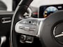 Mercedes-Benz A-klasse 200 AMG Sport 163Pk Automaat (PANORAMADAK, GROOT NAVI, SFEERVERLICHTING, CAMERA, STOELVERWARMING, SPORTSTOELEN, GETINT GLAS, LEDER/ALCANTARA, NIEUWSTAAT)