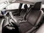 Peugeot 2008 1.2 PureTech Sport 131Pk Automaat (APPLE CARPLAY, 1e EIGENAAR, GROOT NAVI, PARKEERSENSOREN, SPORTSTOELEN, LM VELGEN, CRUISE, LANE ASSIST, NIEUWSTAAT)